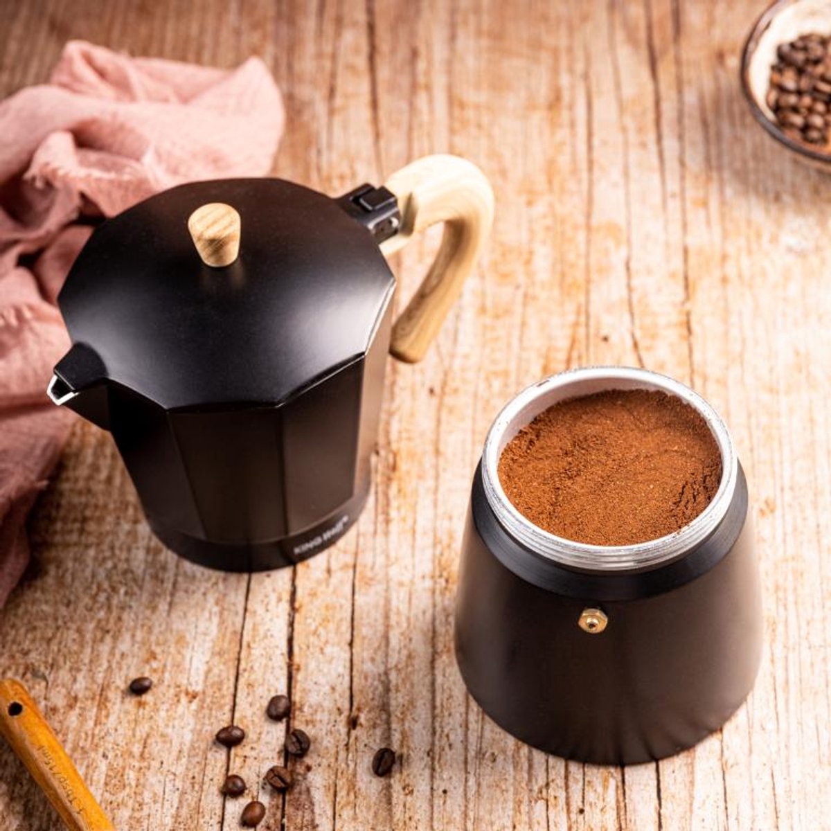 Kinghoff Aluminium Espressomaker KH-1888 – 12 Kopjes – Zwart Met Houten Handvat – Geschikt voor Inductie - 600ml - Percolator
