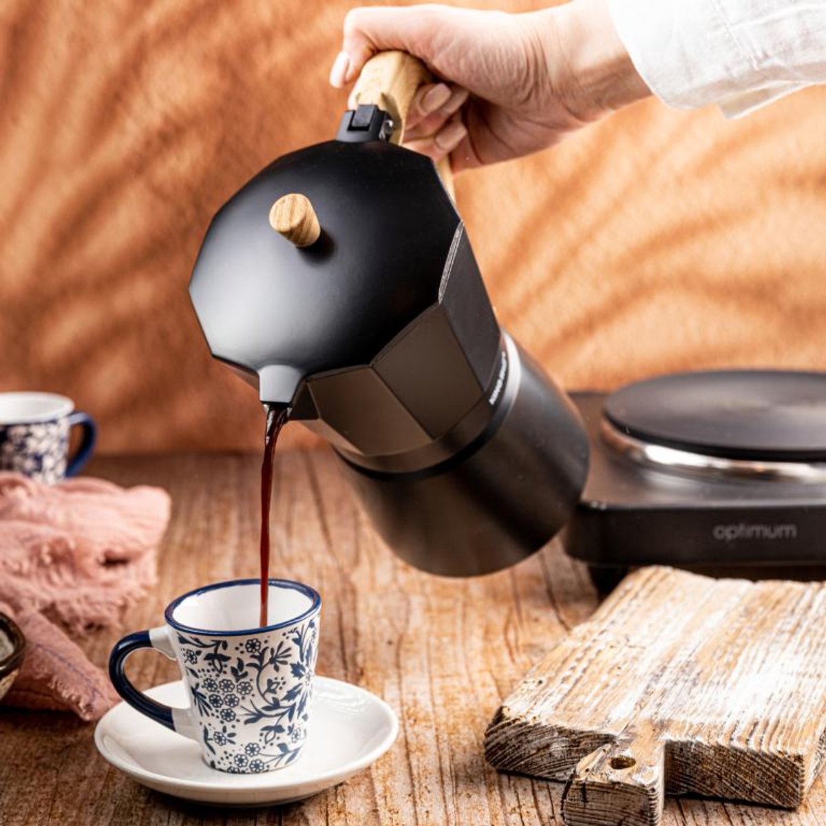 Kinghoff Aluminium Espressomaker KH-1888 – 12 Kopjes – Zwart Met Houten Handvat – Geschikt voor Inductie - 600ml - Percolator