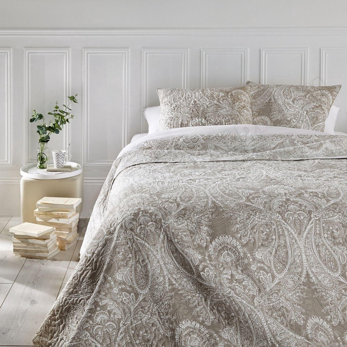 Bedsprei Marie beige met kussenslopen, 240 x 260 cm