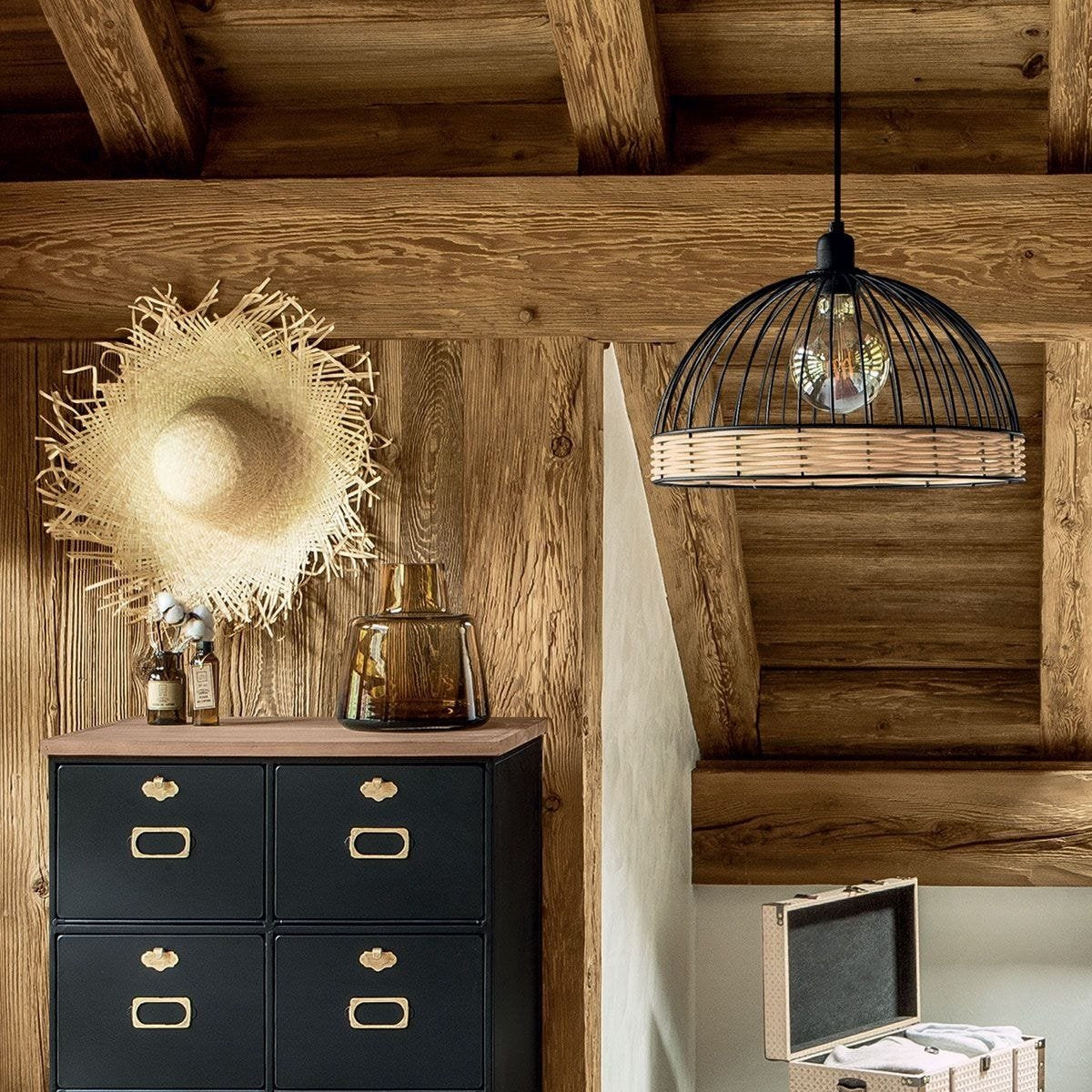 Sphera hanglamp van rotan en zwart metaal, 35 x 35 x 25 cm
